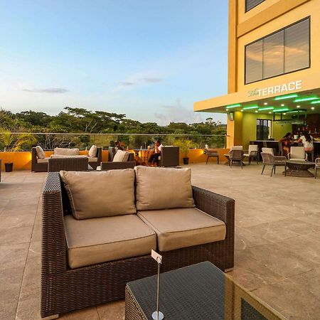 Comfort Inn & Suites Tobago Signal Hill Bagian luar foto