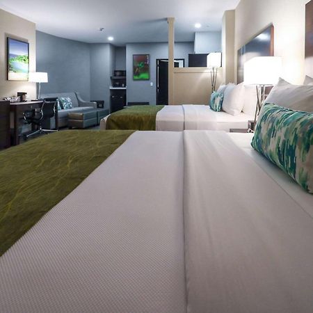 Comfort Inn & Suites Tobago Signal Hill Bagian luar foto