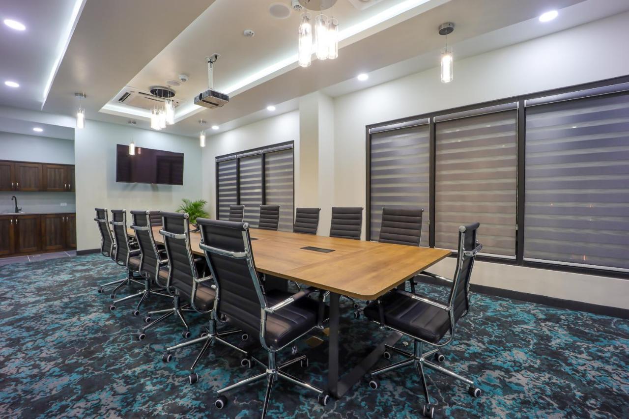 Comfort Inn & Suites Tobago Signal Hill Bagian luar foto