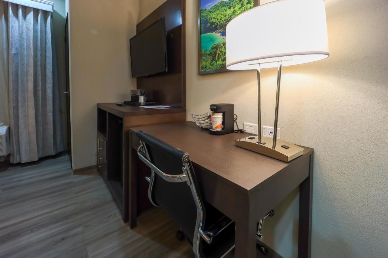 Comfort Inn & Suites Tobago Signal Hill Bagian luar foto
