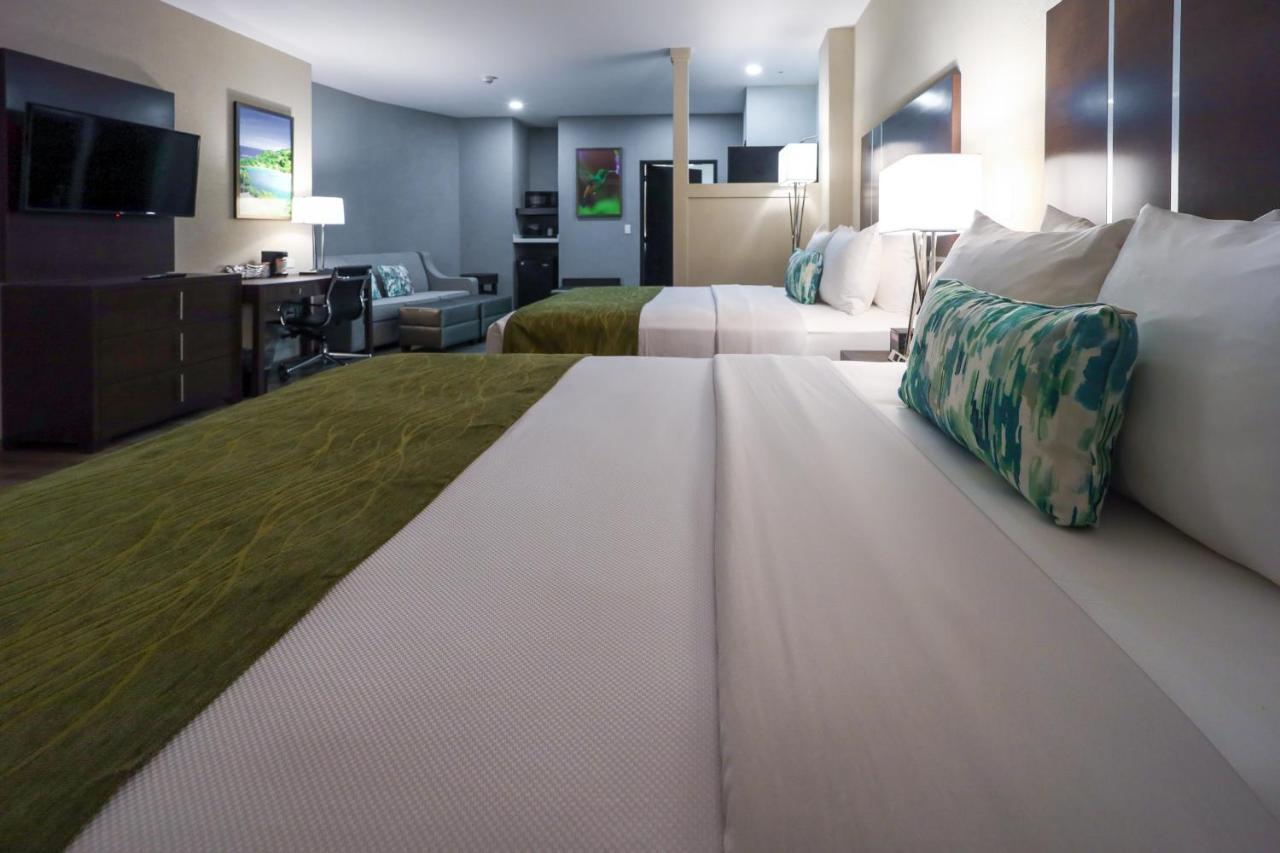 Comfort Inn & Suites Tobago Signal Hill Bagian luar foto