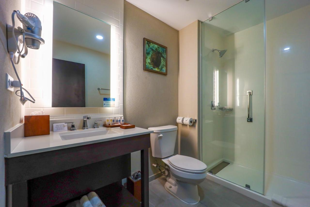 Comfort Inn & Suites Tobago Signal Hill Bagian luar foto