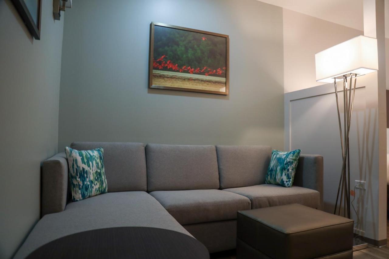 Comfort Inn & Suites Tobago Signal Hill Bagian luar foto