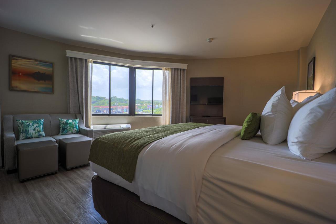 Comfort Inn & Suites Tobago Signal Hill Bagian luar foto
