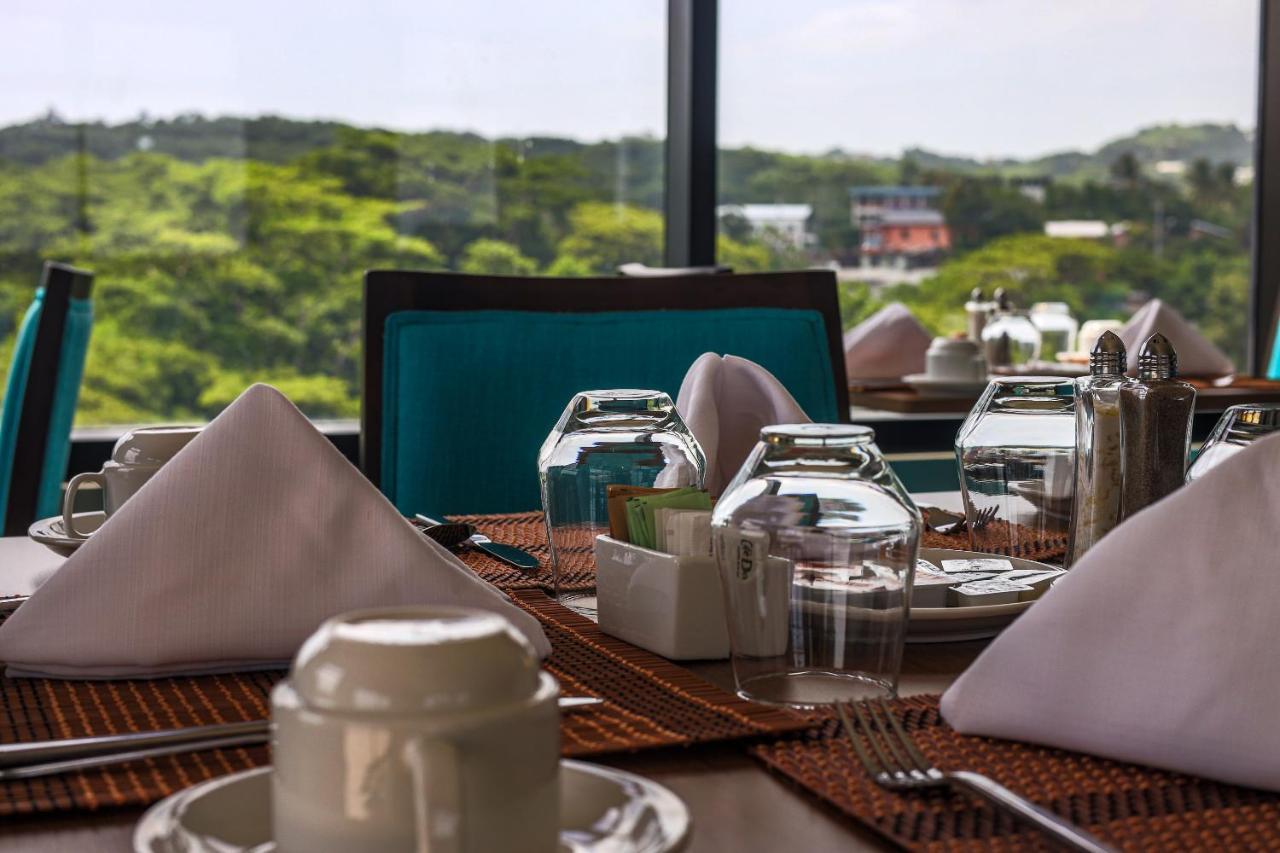 Comfort Inn & Suites Tobago Signal Hill Bagian luar foto
