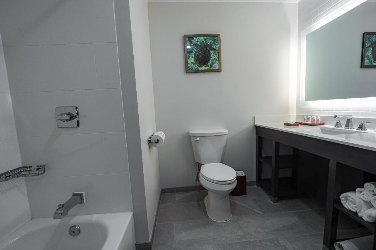 Comfort Inn & Suites Tobago Signal Hill Bagian luar foto