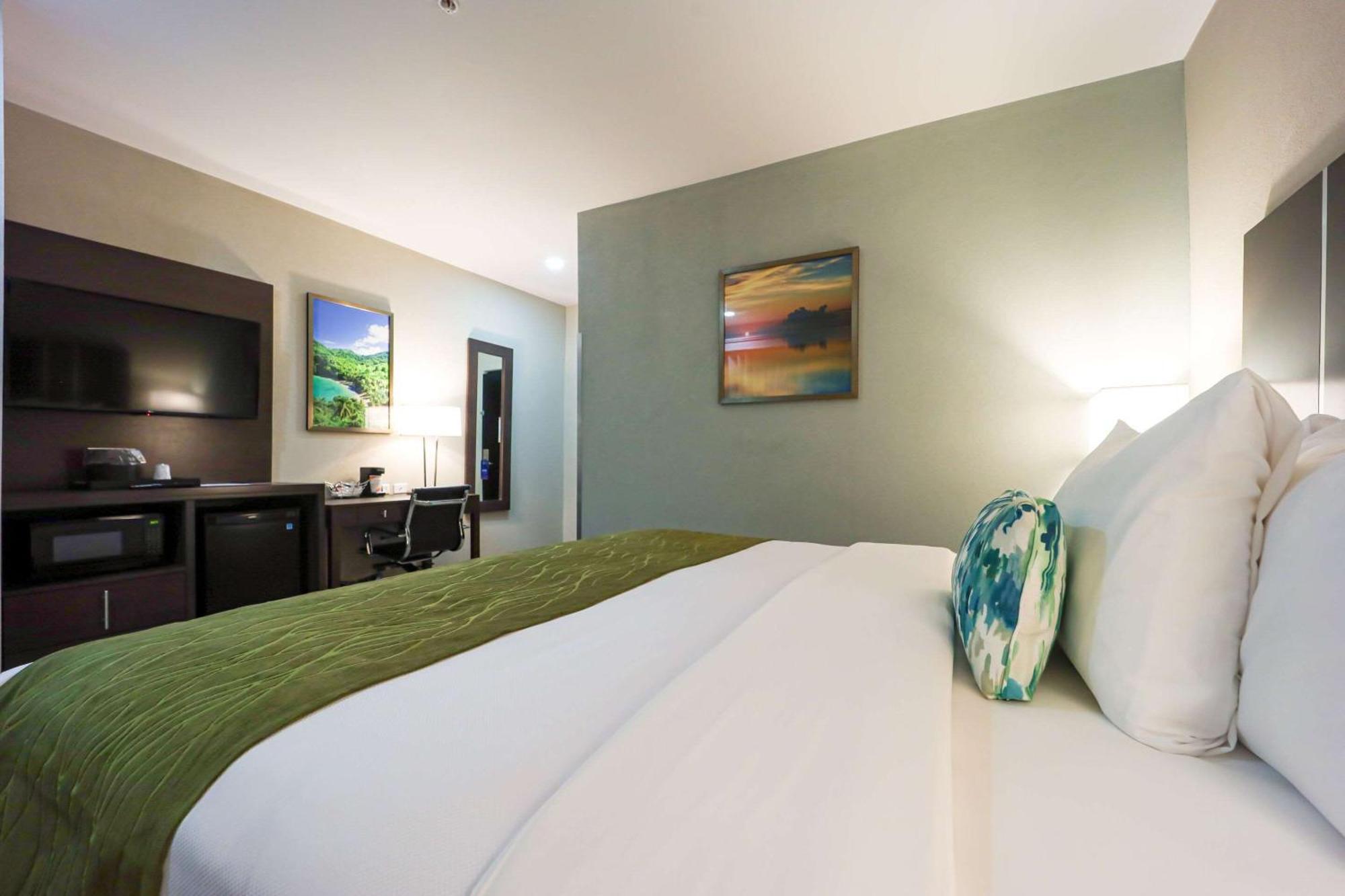 Comfort Inn & Suites Tobago Signal Hill Bagian luar foto