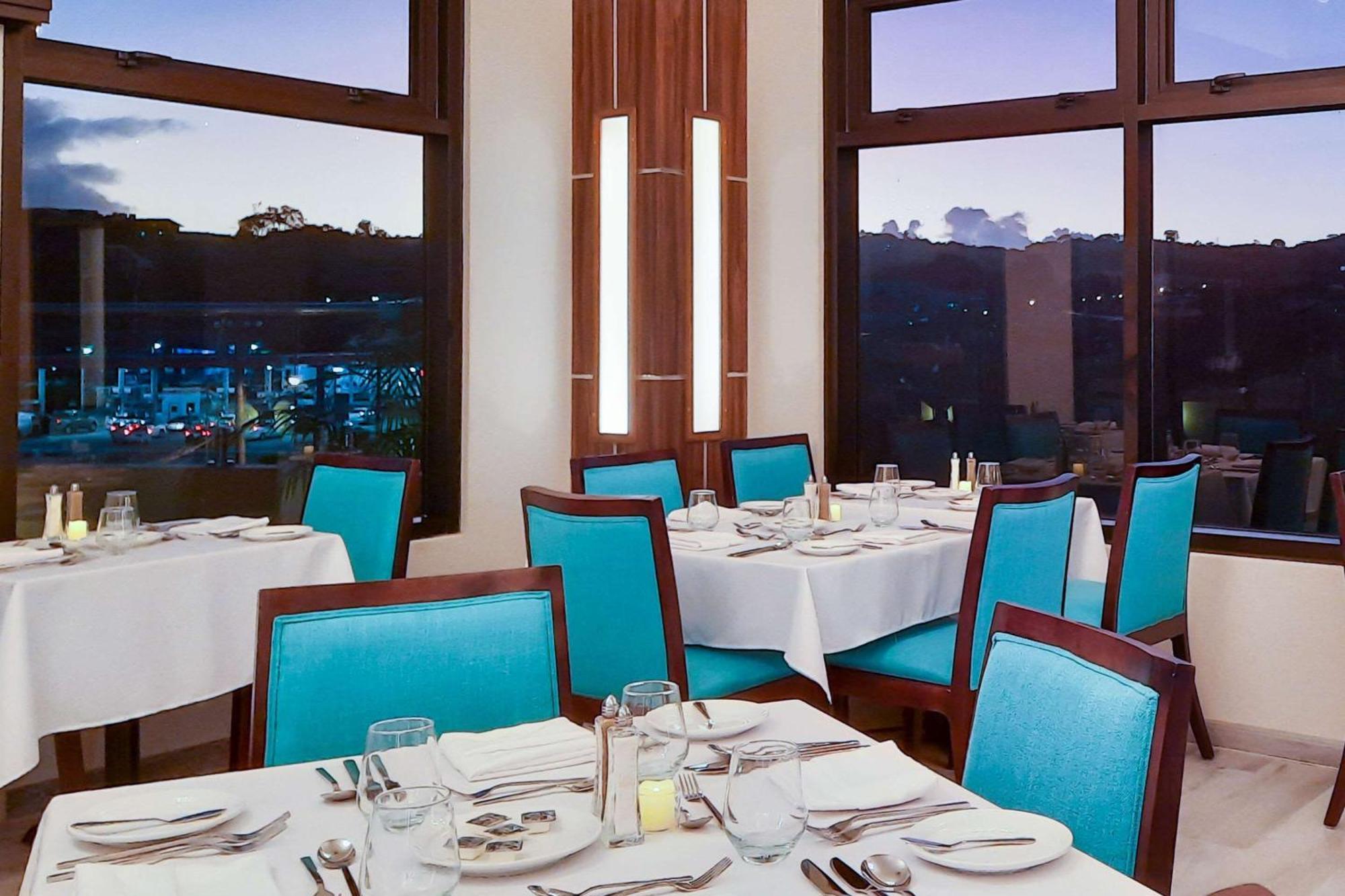 Comfort Inn & Suites Tobago Signal Hill Bagian luar foto