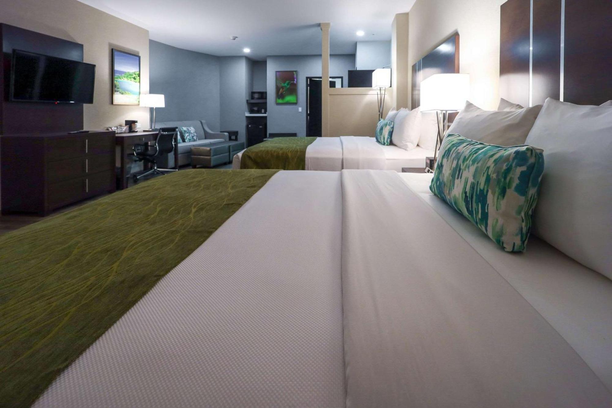 Comfort Inn & Suites Tobago Signal Hill Bagian luar foto