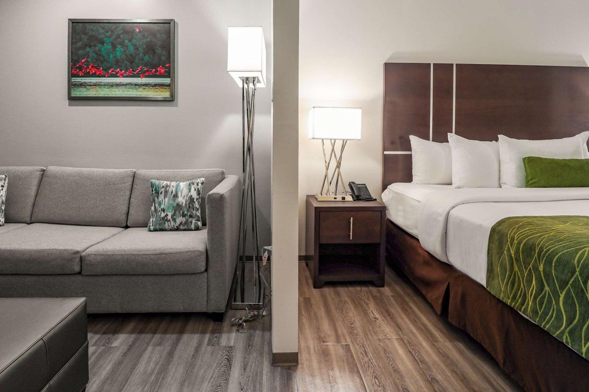 Comfort Inn & Suites Tobago Signal Hill Bagian luar foto