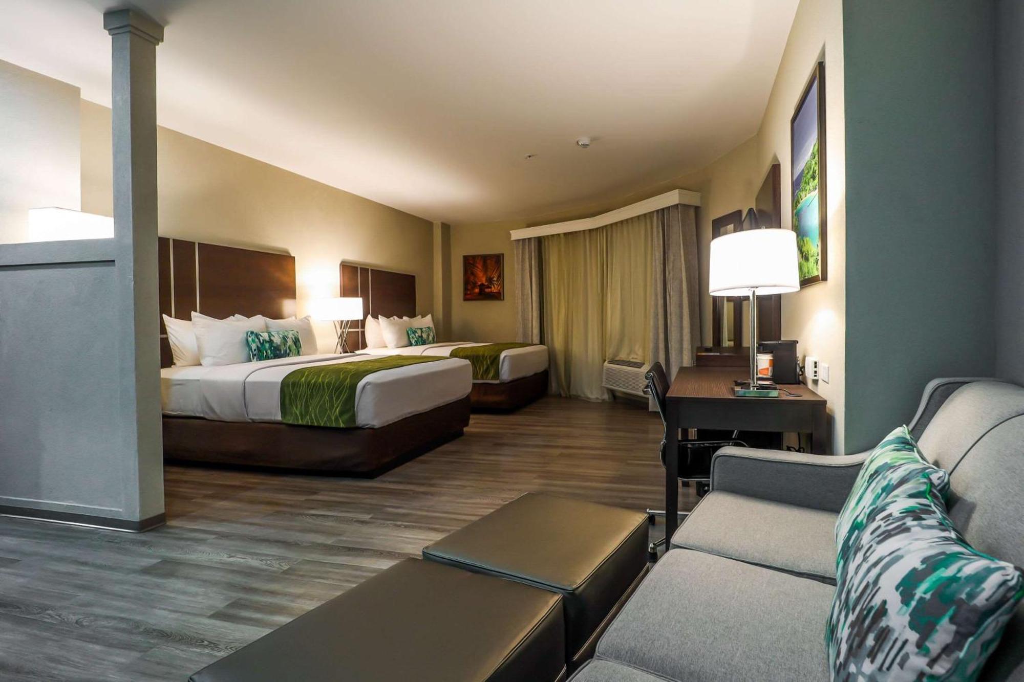 Comfort Inn & Suites Tobago Signal Hill Bagian luar foto