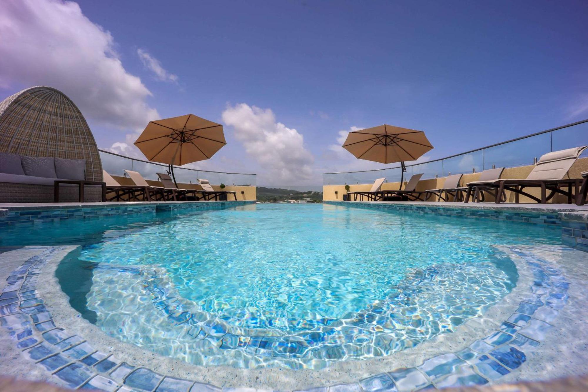 Comfort Inn & Suites Tobago Signal Hill Bagian luar foto